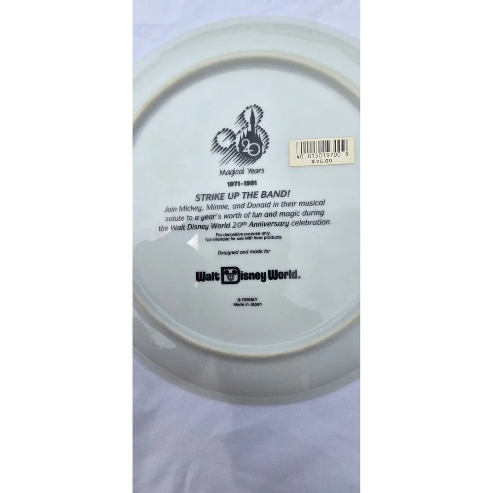 VTG Walt Disney World ''STRIKE UP THE BAND'' 20 Magical Years (1971-1991) Plate